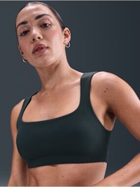 Nike Zenvy Women's Light-Support Lightly Lined Sports Bra